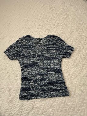 Eileen Fisher Navy and White Heathered V‑Neck Short Sleeve Top